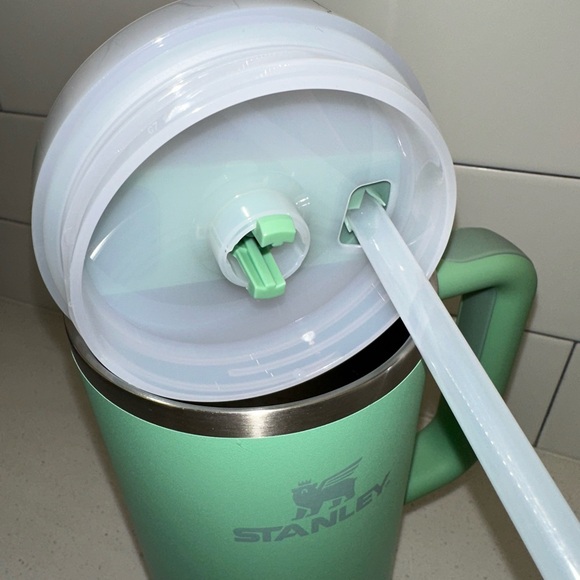 Stanley Green Tumbler with Handle - Picture 3 of 10